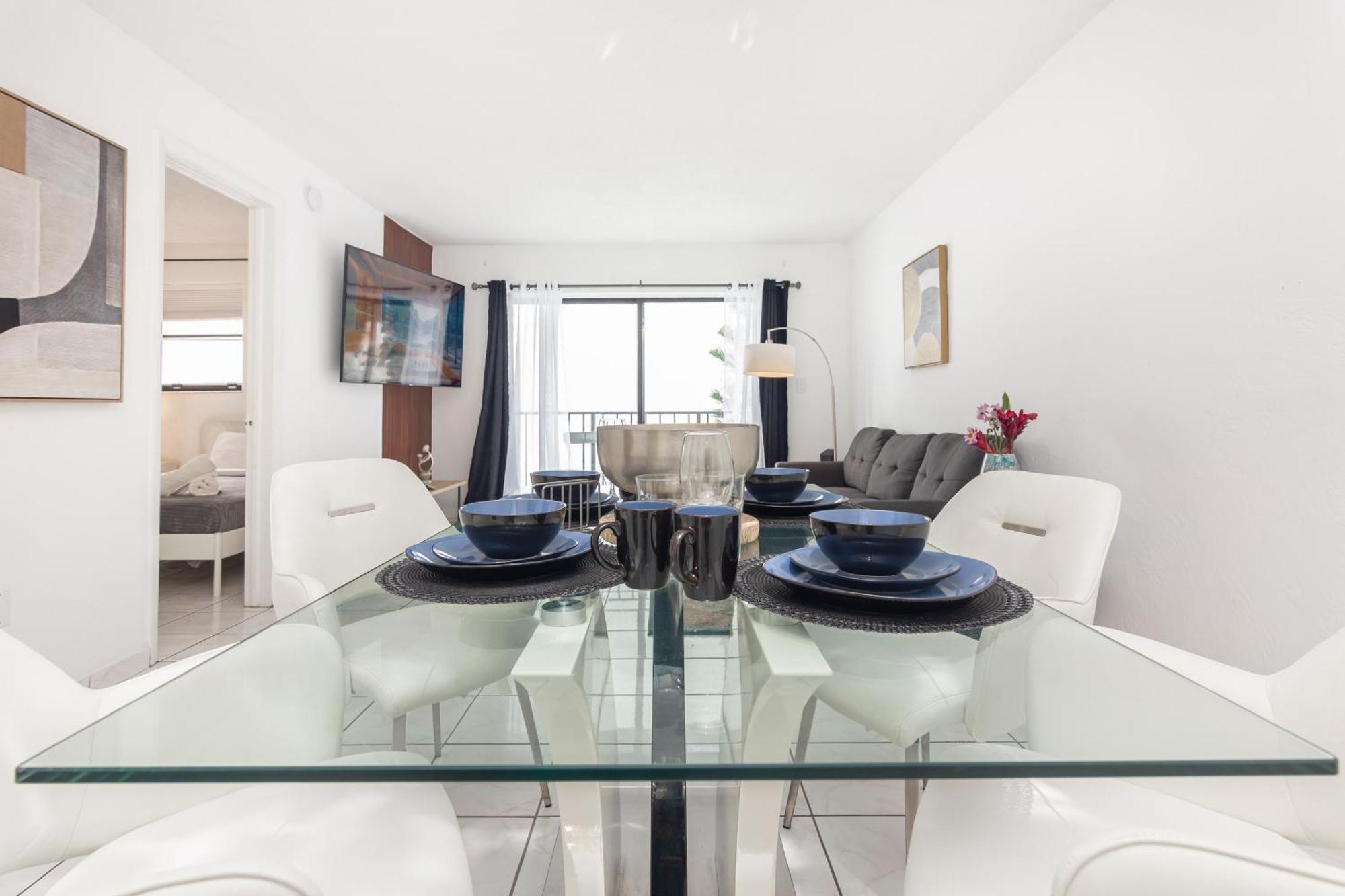 One Bedroom Apartment - With Parking & Balcony - Heart Of Wynwood Майами Экстерьер фото