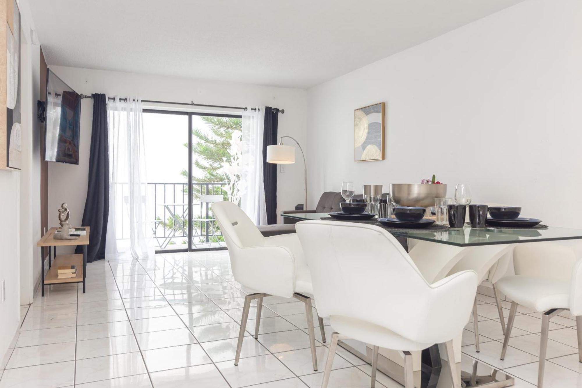 One Bedroom Apartment - With Parking & Balcony - Heart Of Wynwood Майами Экстерьер фото